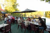 Singer on the terrace all Summer Weekends